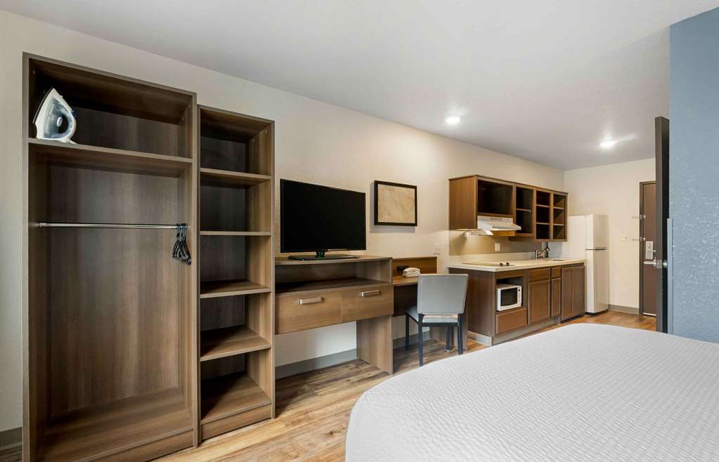 Extended Stay America Select Suites Tampa Northeast - photo 9