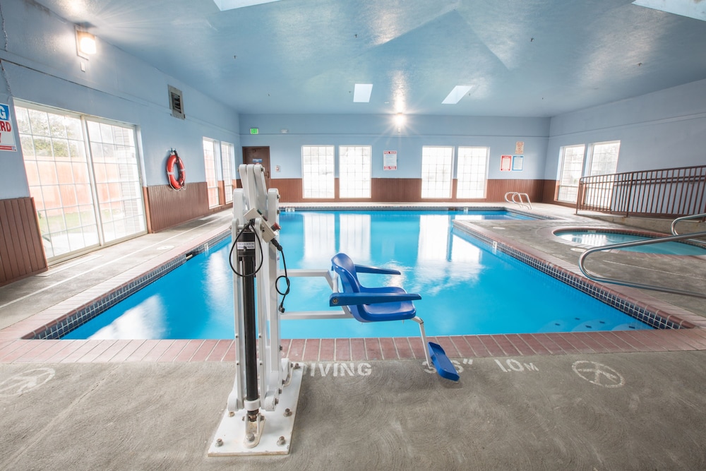 Bridgeway Inn & Suites Portland Airport - photo 14