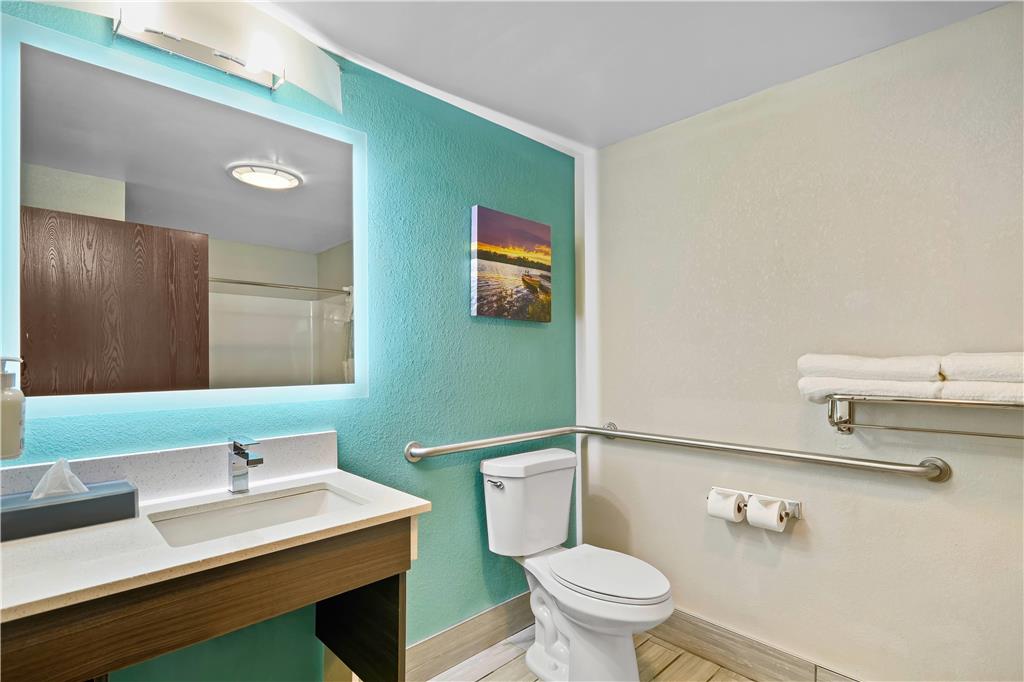 La Quinta Inn & Suites by Wyndham Batavia - photo 30