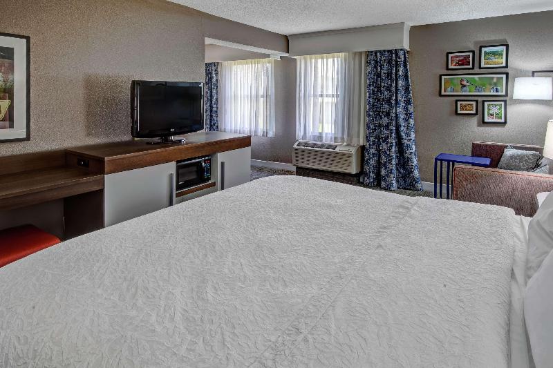 Hampton Inn Tullahoma - photo 7