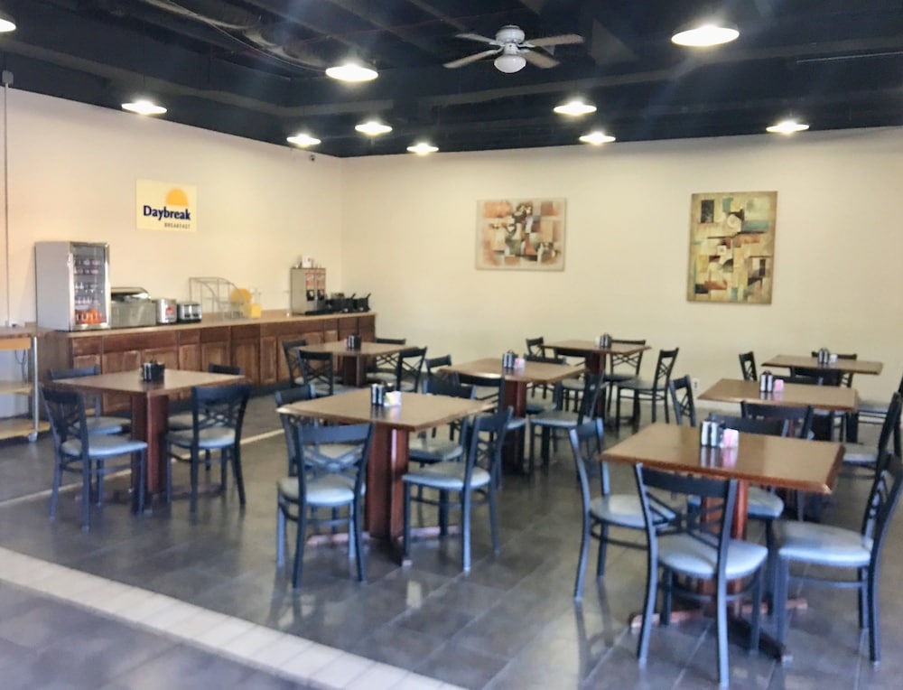 Days Hotel By Wyndham Peoria Glendale Area - photo 10
