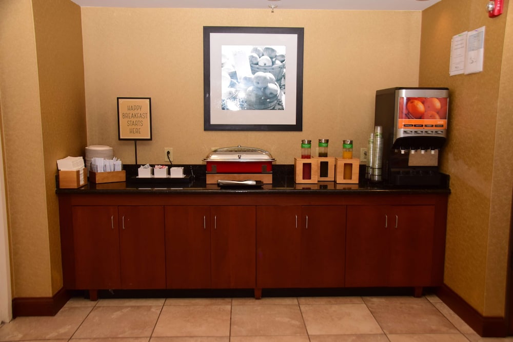 Hampton Inn Indiana - photo 22