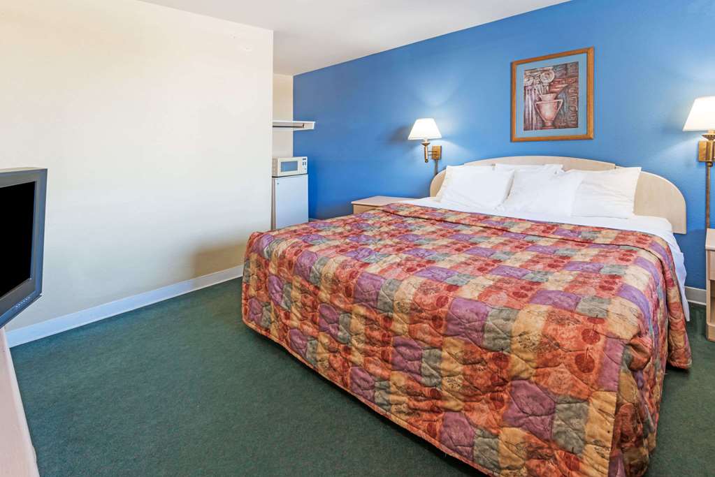 Days Inn by Wyndham Henrietta Rochester Area - photo 16