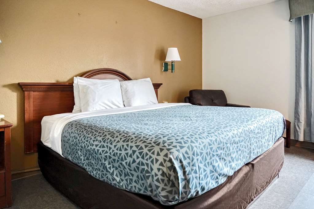 Econo Lodge Raleigh near Walnut Creek Amphitheatre - photo 34