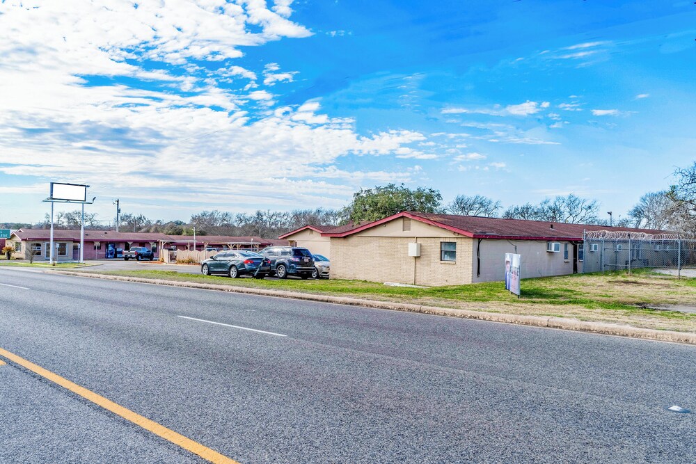 Oyo Hotel Beeville Us 181 - photo 103