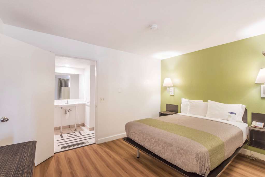 Motel 6 Hemet - photo 6