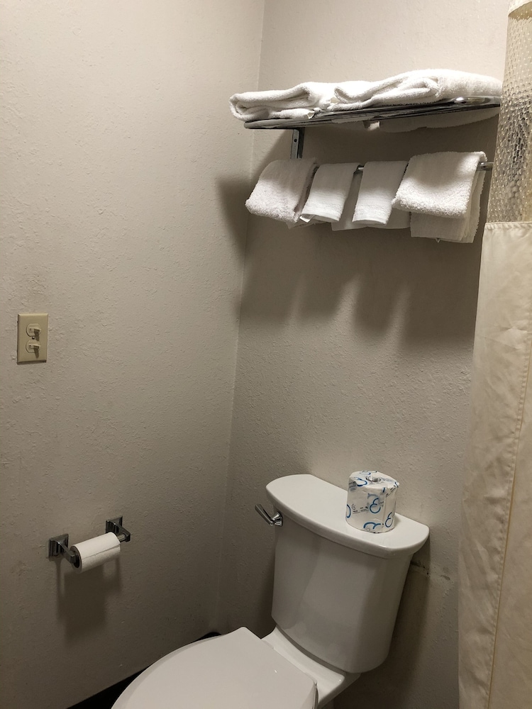 Rexdale Inn - photo 17