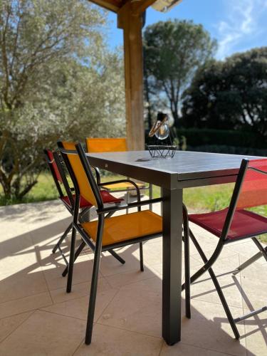 Les Cigales Aux Portes de la Provence — hotel in Bollene