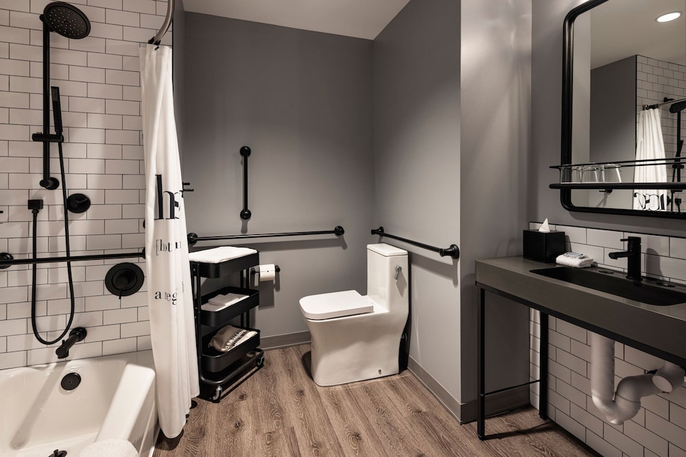Moxy Omaha Downtown - photo 22