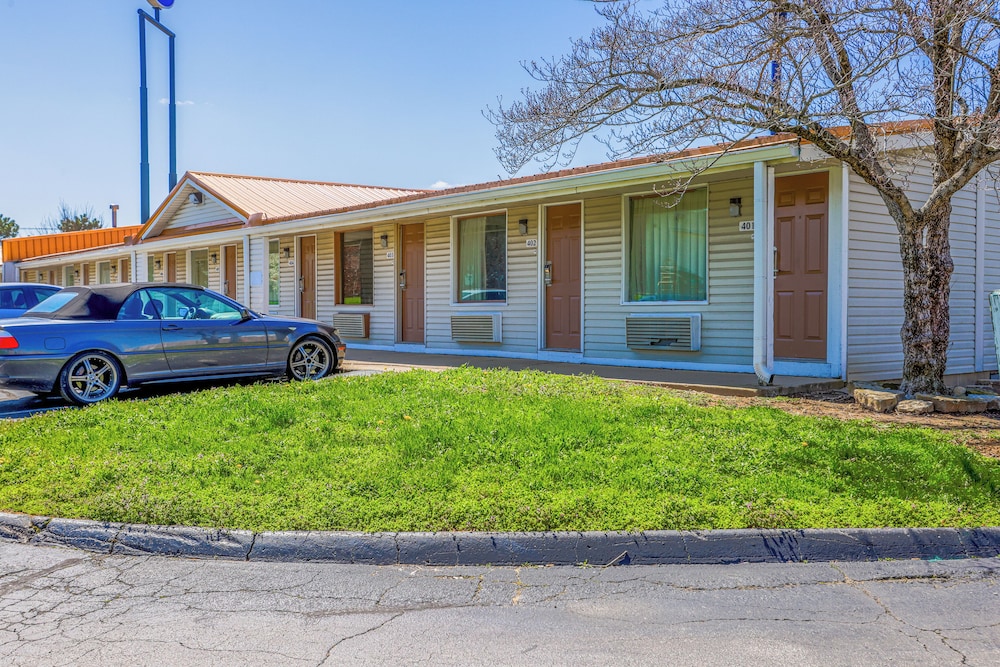 Cozy Garden Inn By OYO Hwy 40 Richmond - photo 56