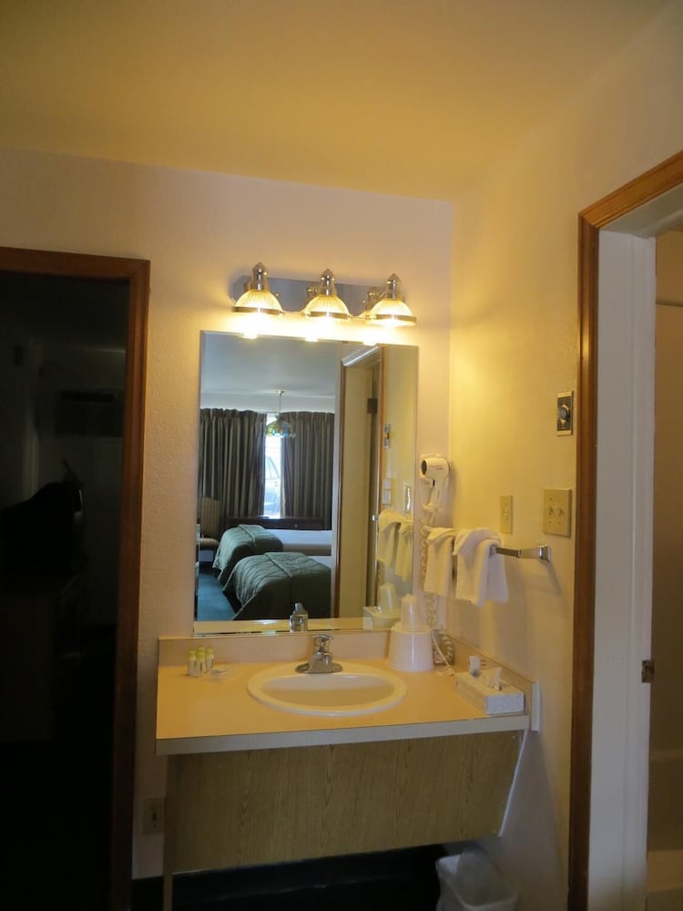 Silver Saddle Motel - photo 24