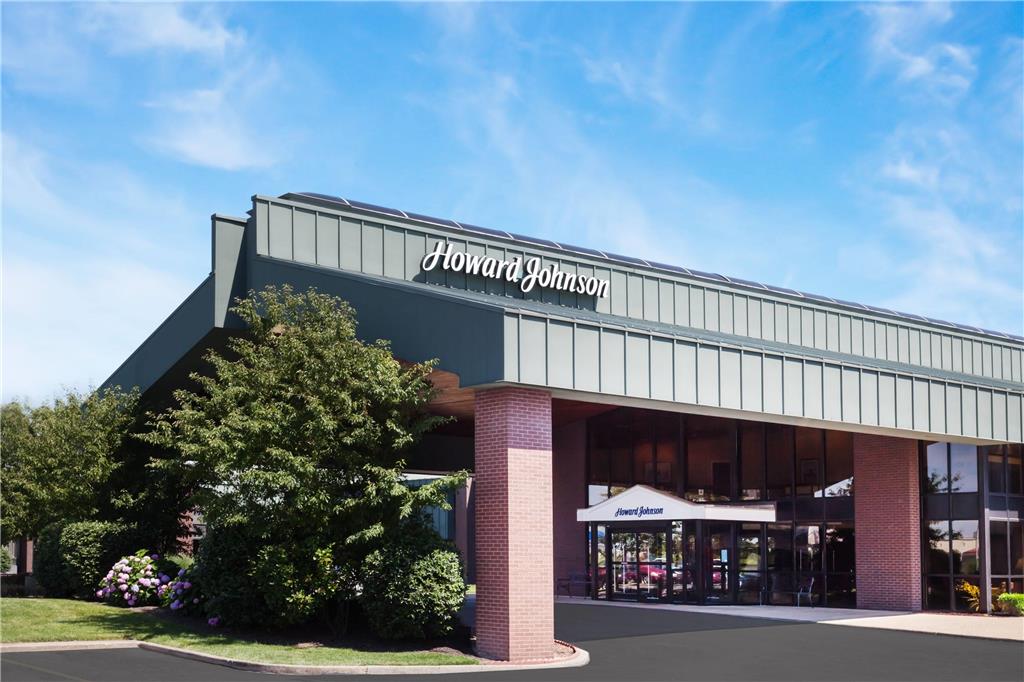 Howard Johnson by Wyndham Evansville East - carbon neutral hotel in Evansville