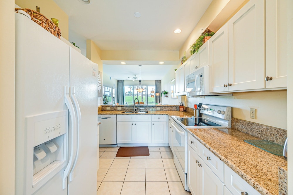 Naples Resort Condo on 2 Championship Golf Courses - photo 11