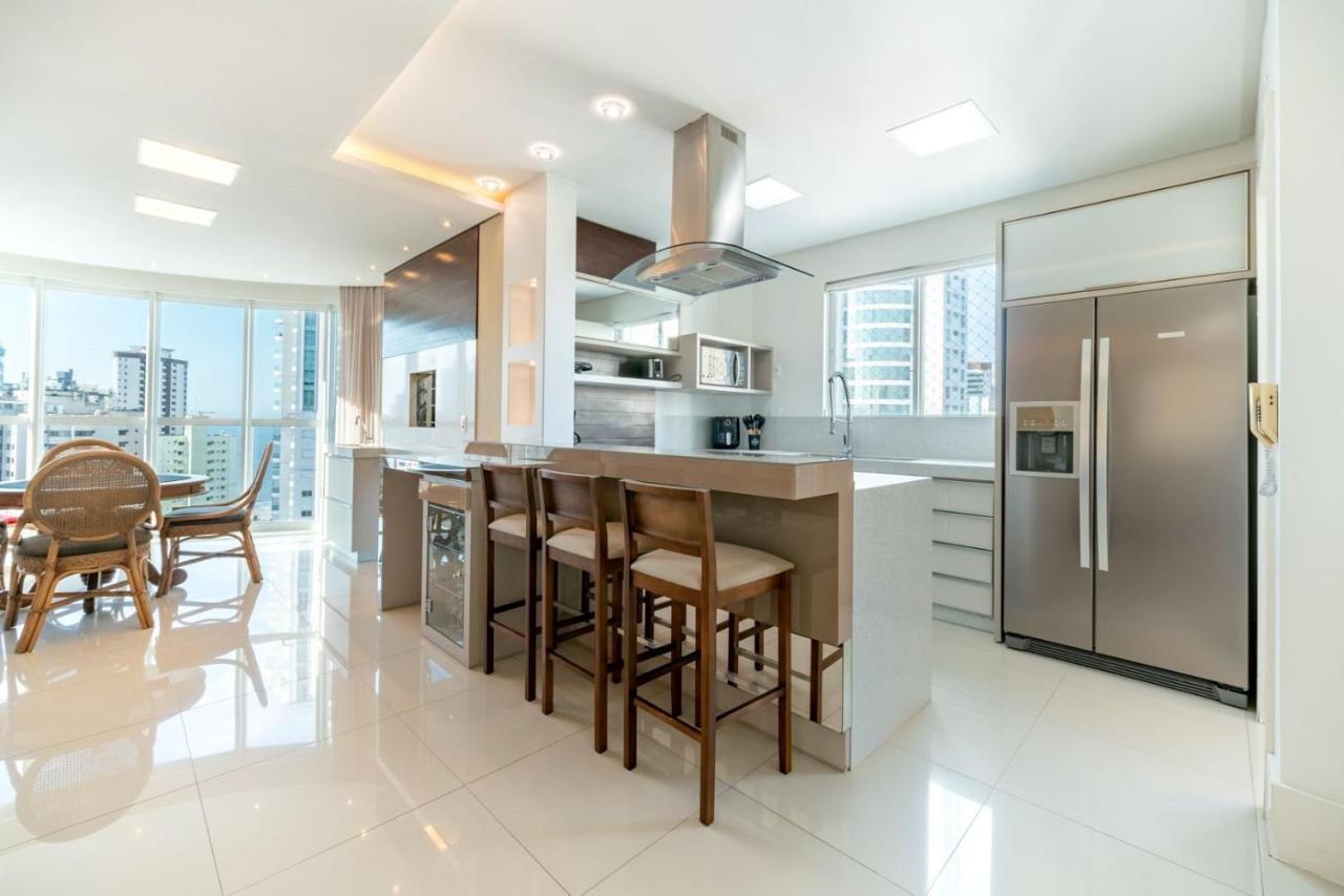 Elegance Tower 3 Suítes by Achei Camboriú in Balneario Camboriu, Brasil