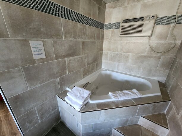 Riviera Motel Erie - photo 17