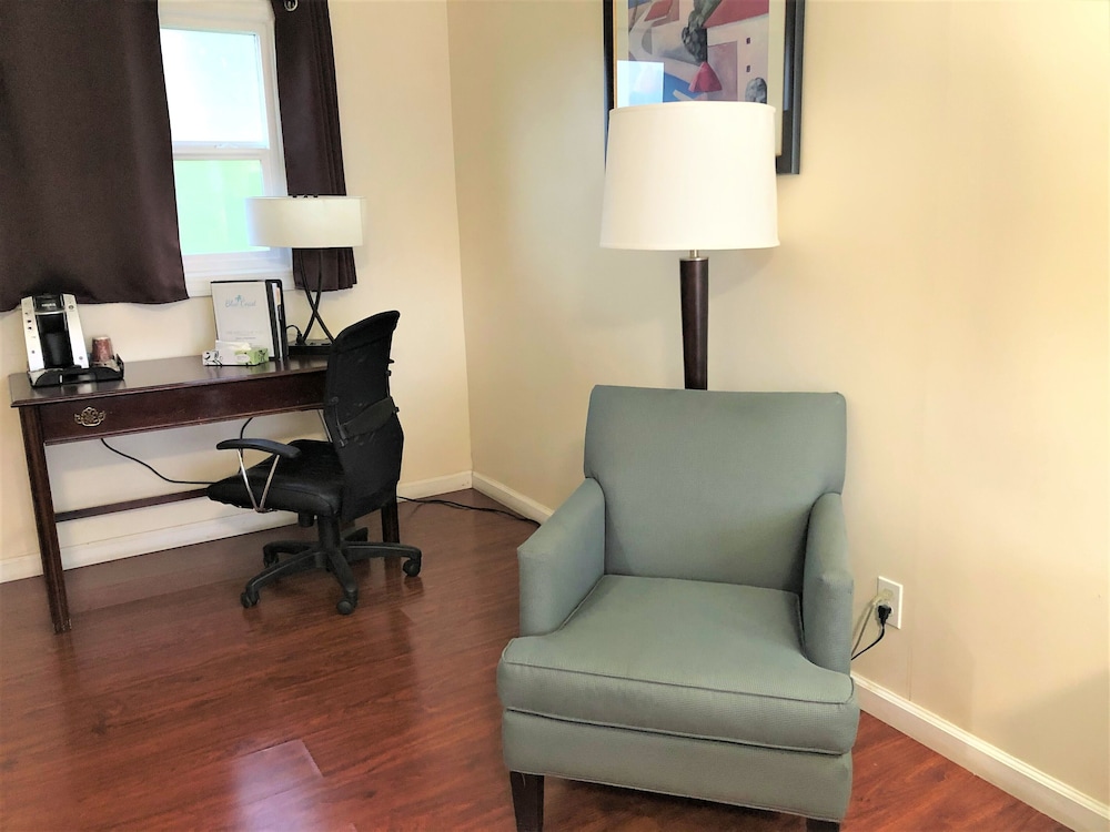 Blue Coast Inn and Suites - photo 11