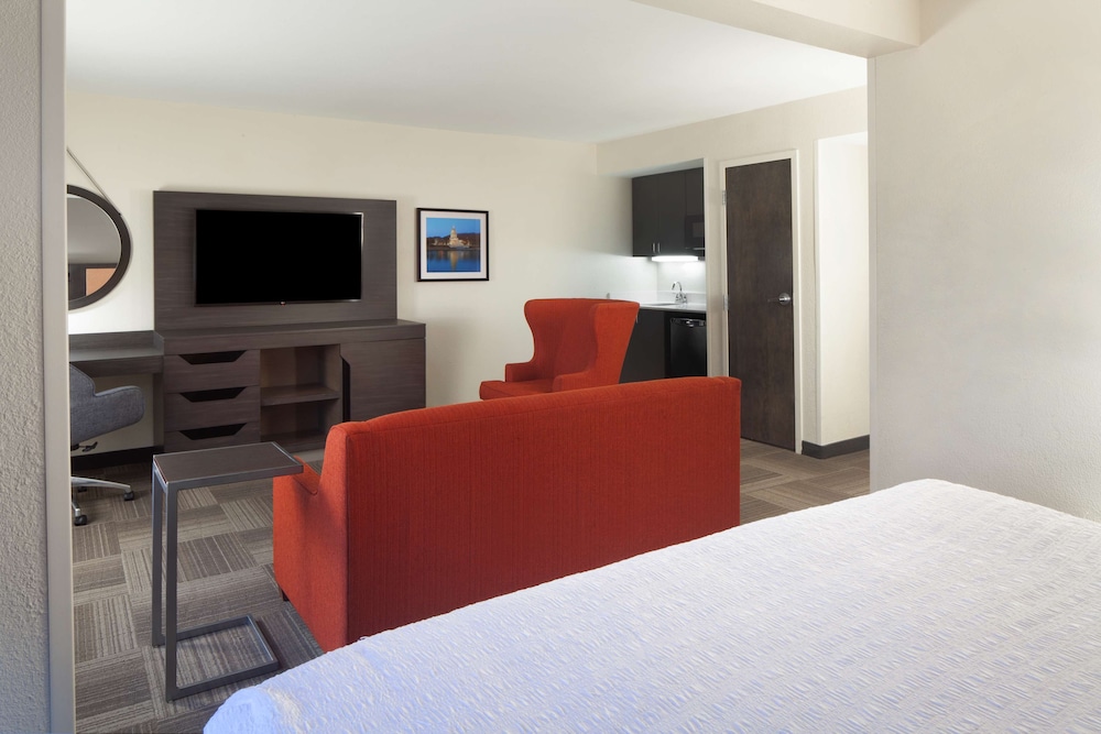 Hampton Inn Charleston Southridge - photo 18