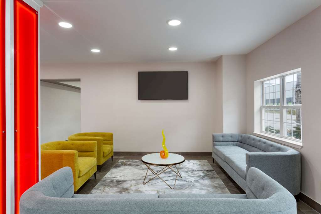 Super 8 by Wyndham San Antonio Airport North - photo 6