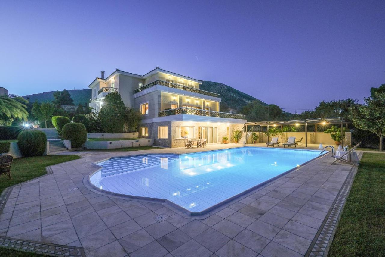 Supreme And Classy Pool Residence — 4-Star Luxury Hotel in Paiania, Greece