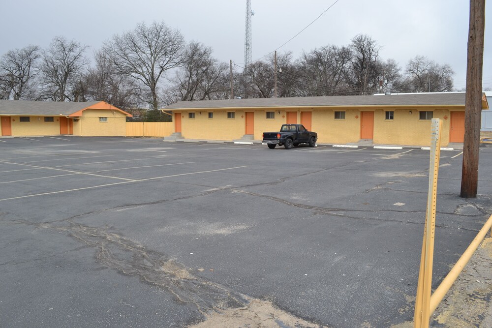 Lake Country Motel - photo 26