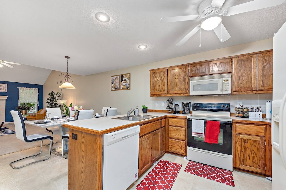 Beautiful Townhome 11 Minutes To Downtown Kansas City Mo - photo 8