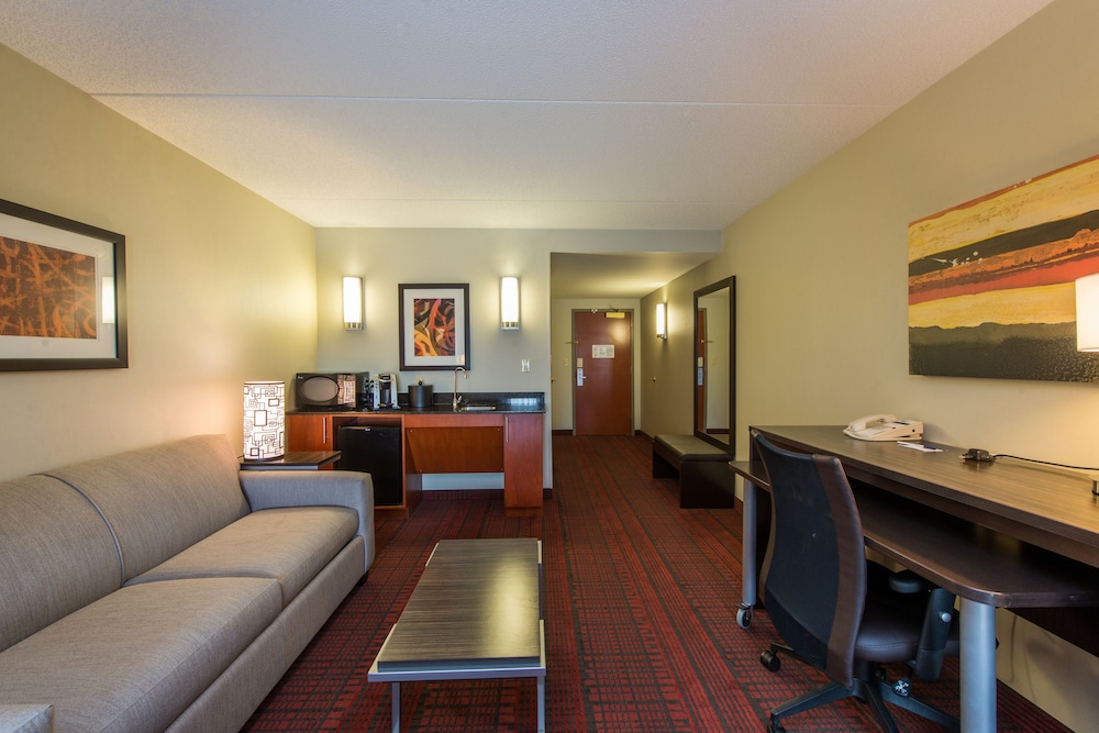 Holiday Inn Express Hotel & Suites Auburn by IHG - photo 3