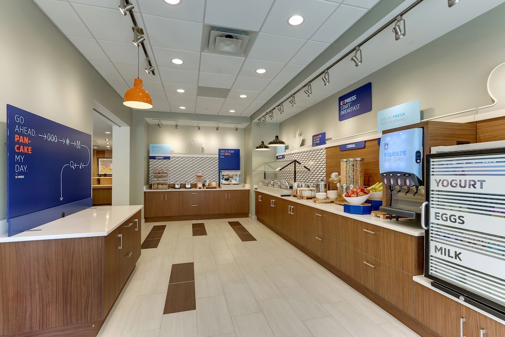 Holiday Inn Express & Suites Winston Salem Sw Clemmons by IHG - photo 46