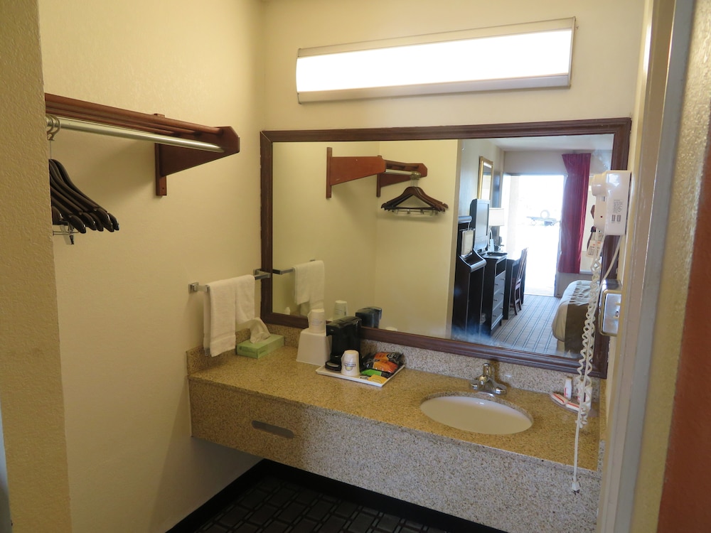 Days Inn by Wyndham Blytheville - photo 7