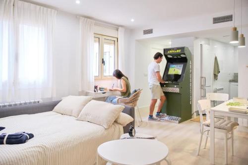 Villa Baturra l Centro l WiFi y Arcade — 4-Star Luxury Hotel in Zaragoza, Spain
