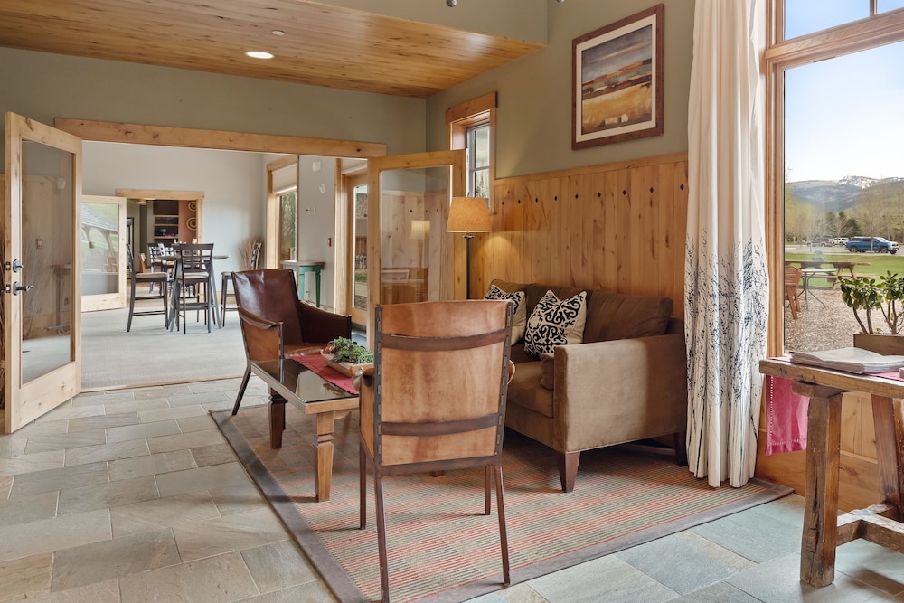 The Lodge at Bronze Buffalo Ranch - photo 3