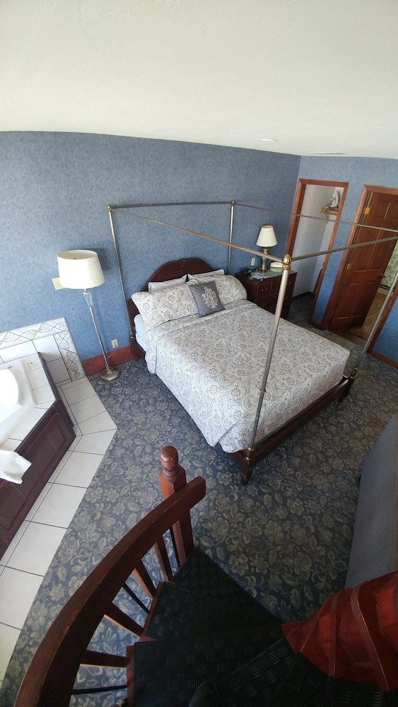 Snug Harbor Inn - photo 52