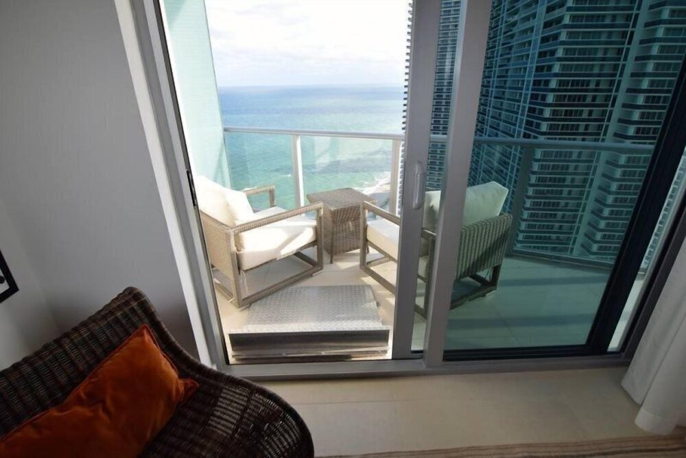 Oceanfront & Bay View 2 Bed 2 Bath @ Hyde Beach Resort - photo 12