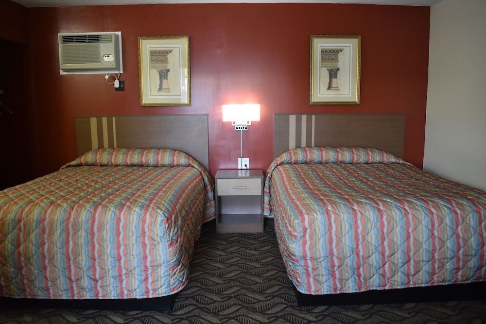 South Hills Motel - photo 17