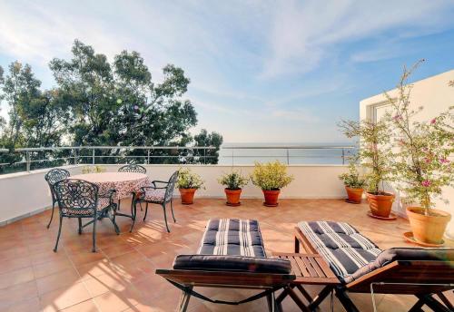 Apartment Boulevard 305 — 4-Star Luxury Hotel in Estepona, Spain