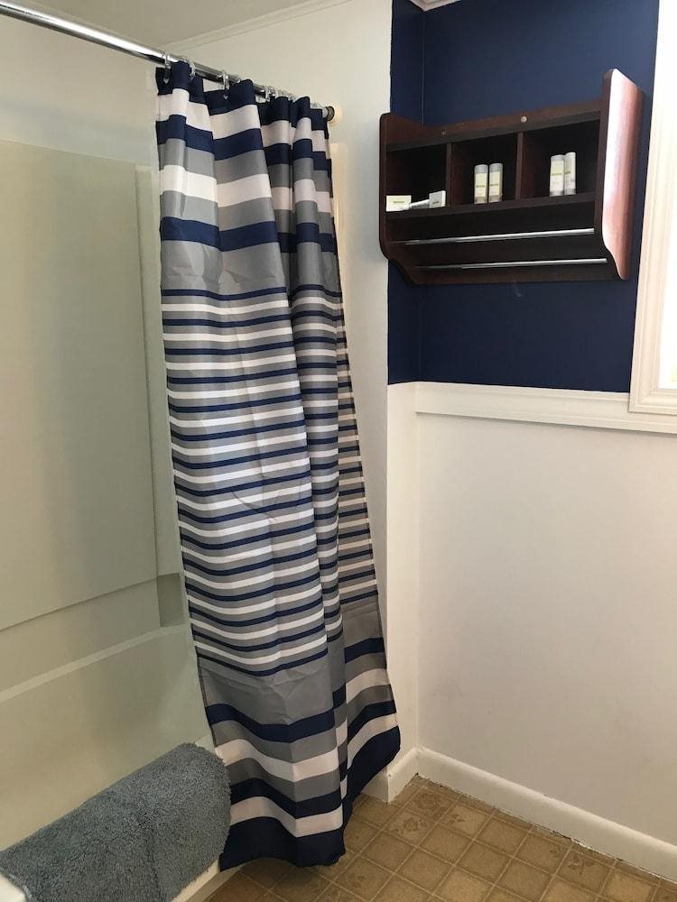 Admiral’s Ocean Inn in Belfast, United States