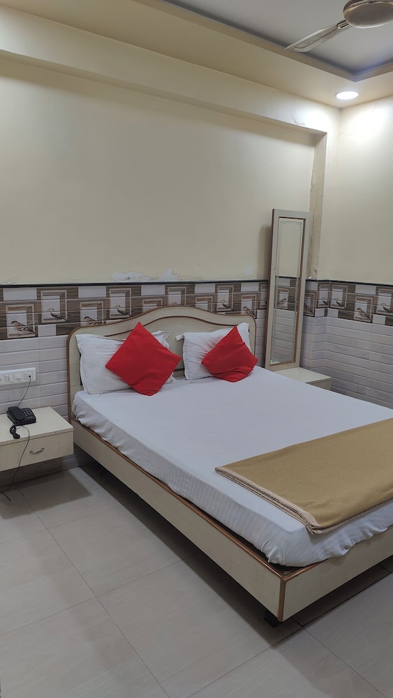 Trio hotel — hotel in Bhayandar
