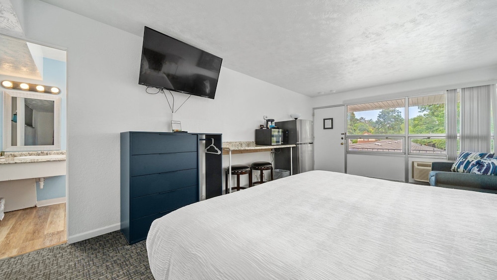 Grand Traverse Motel - photo 14