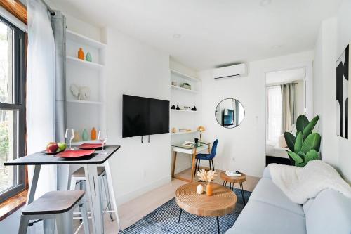 48 1FE Brand New 1BR Prime hell's kitchen WD in unit — 4-Star Luxury Hotel in New York City, United States