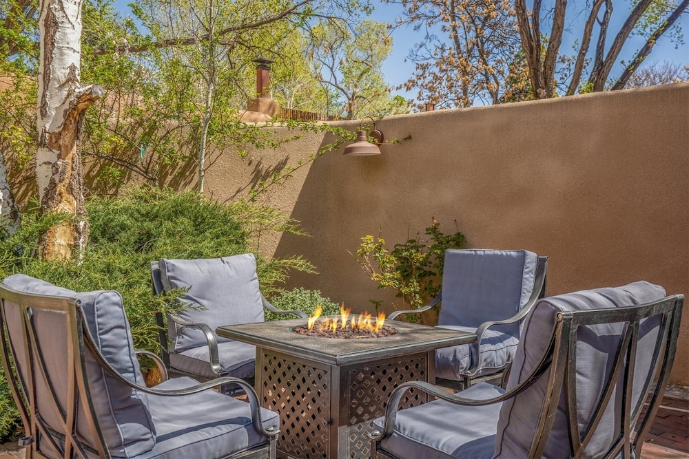 Garcia St. Adobe Historic District Close to Canyon Road Three Master Bedrooms Great Outdoor Space - photo 36