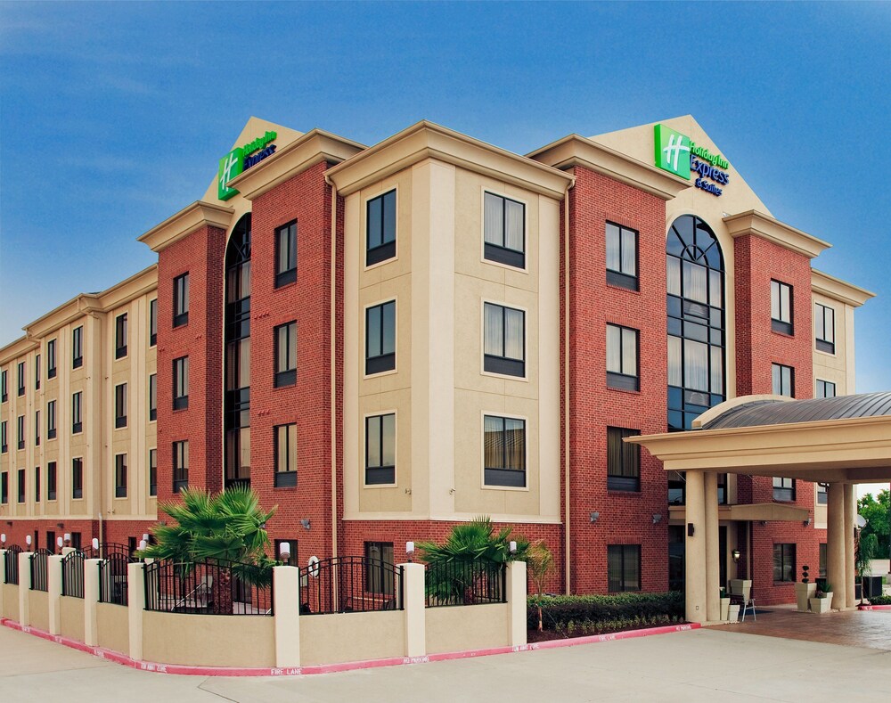 Holiday Inn Express Hotel & Suites La Porte — hotel in La Porte