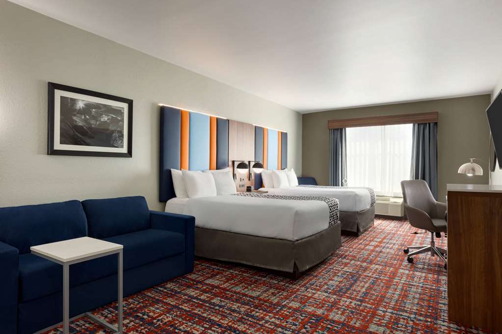 La Quinta Inn & Suites by Wyndham Oxford Anniston - photo 29