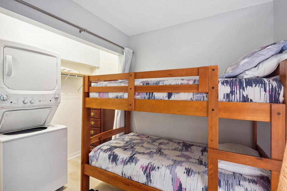 Villa Madeira 402 Premier — 4-Star Luxury Hotel in Saint Pete Beach, United States