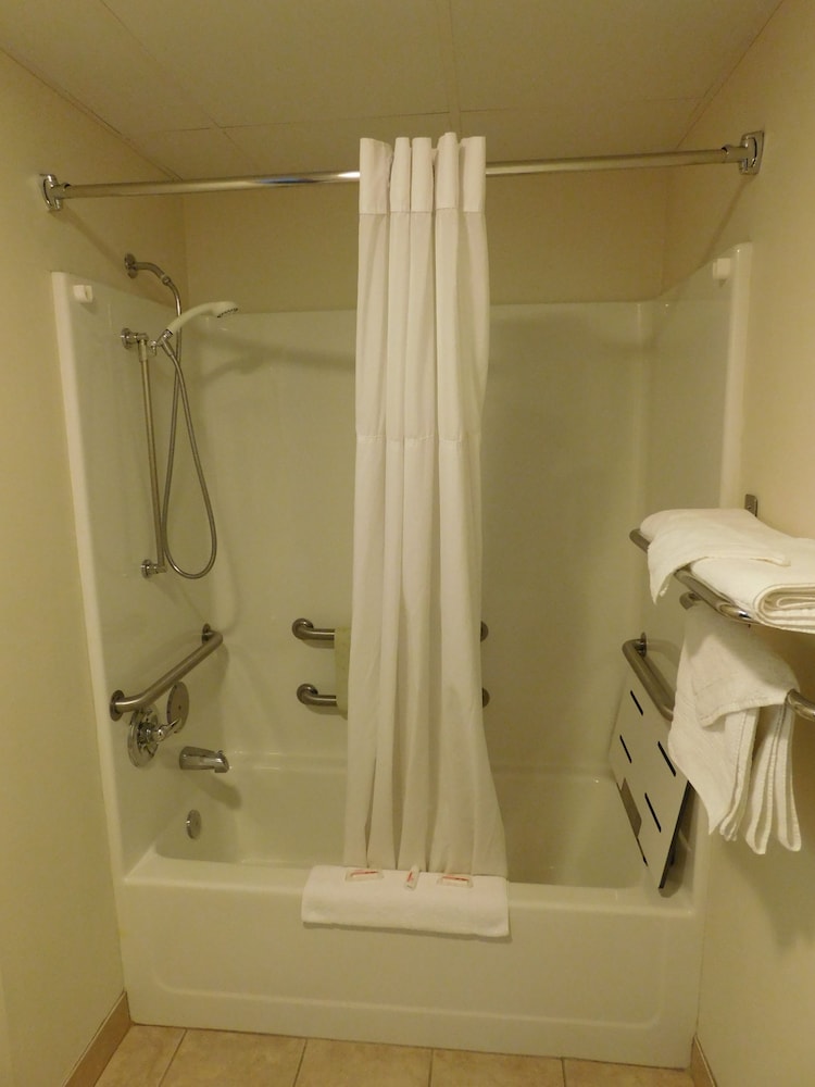 Reston Inn & Suites - photo 20