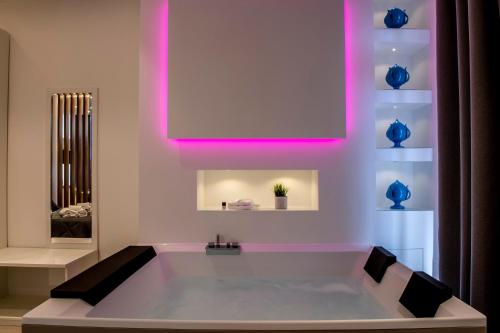 Alipa Suite with Jacuzzi — 4-Star Luxury Hotel in Monopoli, Italy