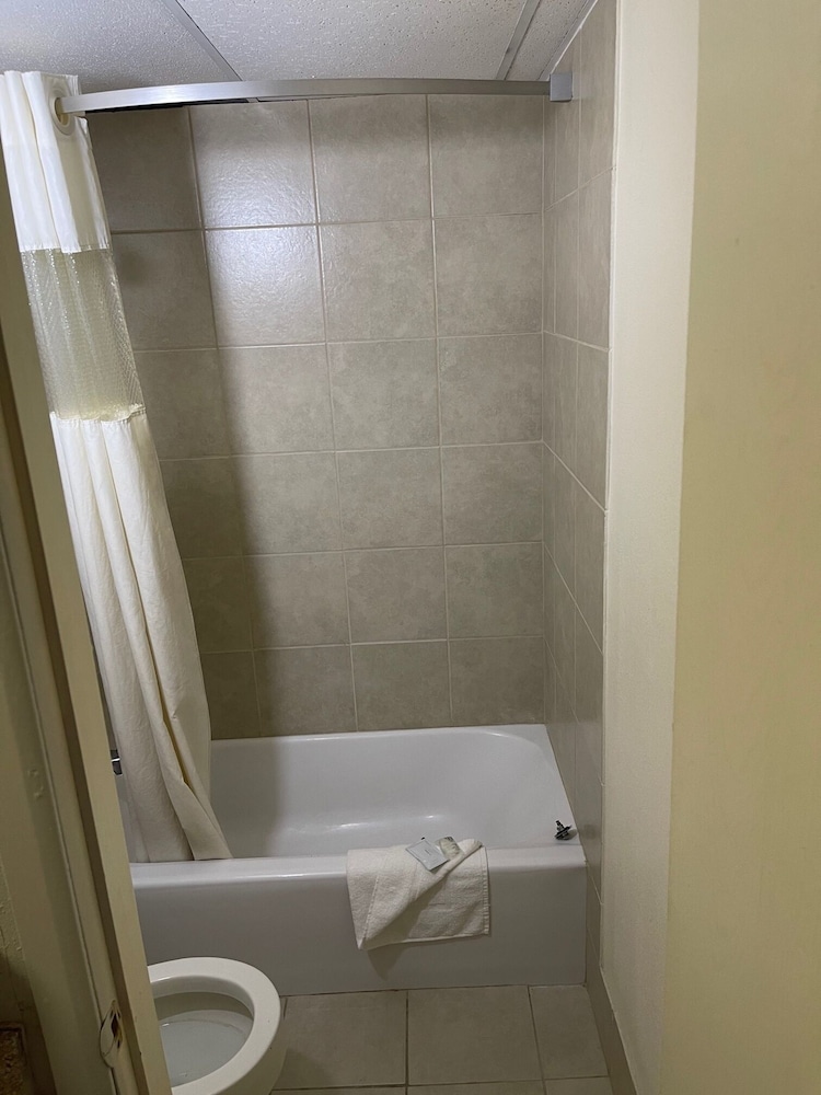 Farmington Inn - photo 24