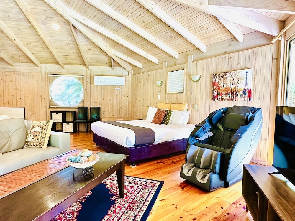 Grampians Chalets — 4-Star Luxury Hotel in Hamilton, Australia