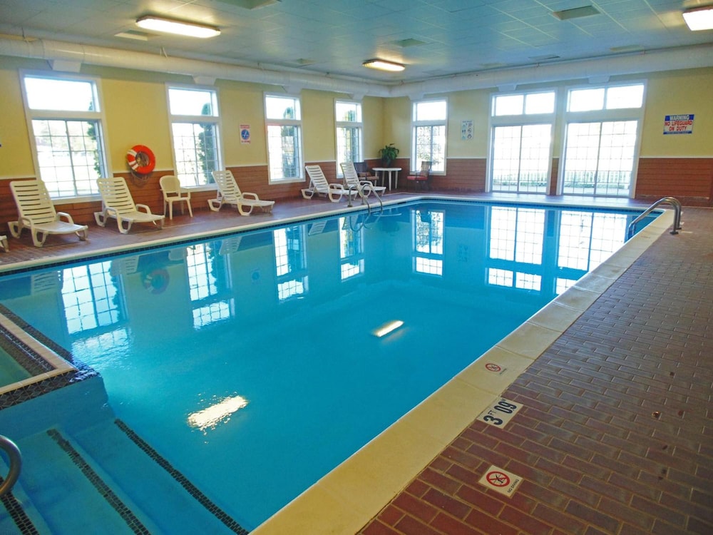 American Inn and Suites Houghton Lake - photo 18
