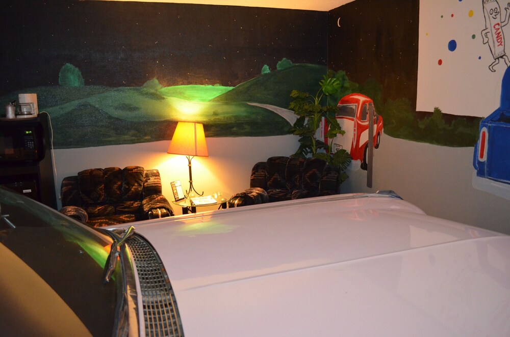 Red Carpet Inn And Fantasuite Hotel - photo 31