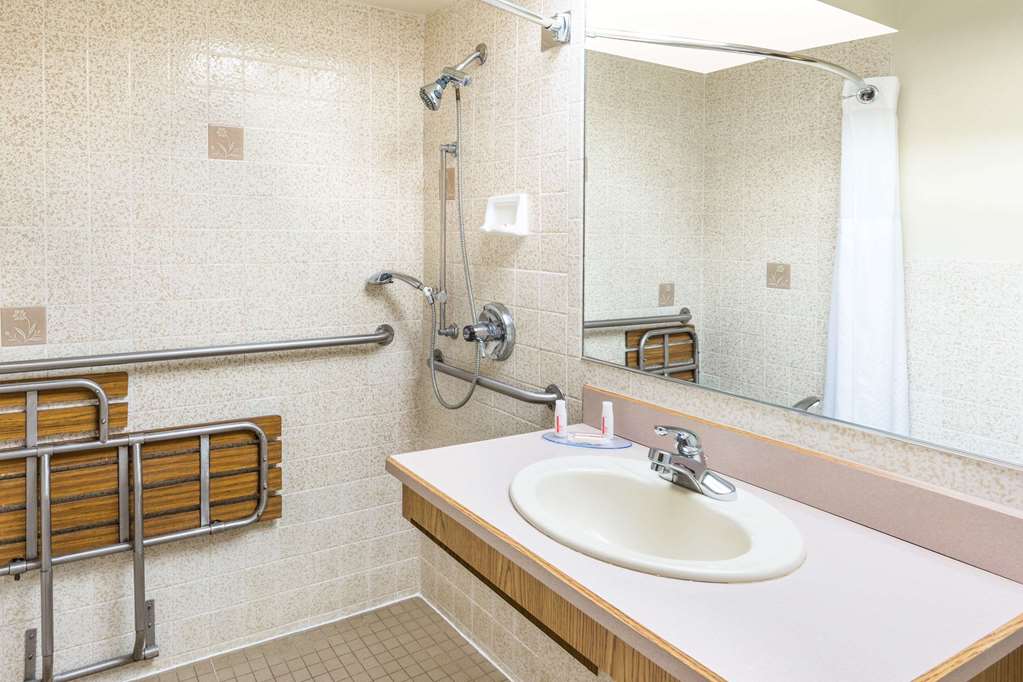 Days Inn by Wyndham Black Bear - photo 6