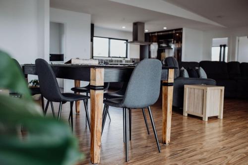 Bayview Lodge Views Views Views — 5-Star Luxury Hotel in St Helens, Australia